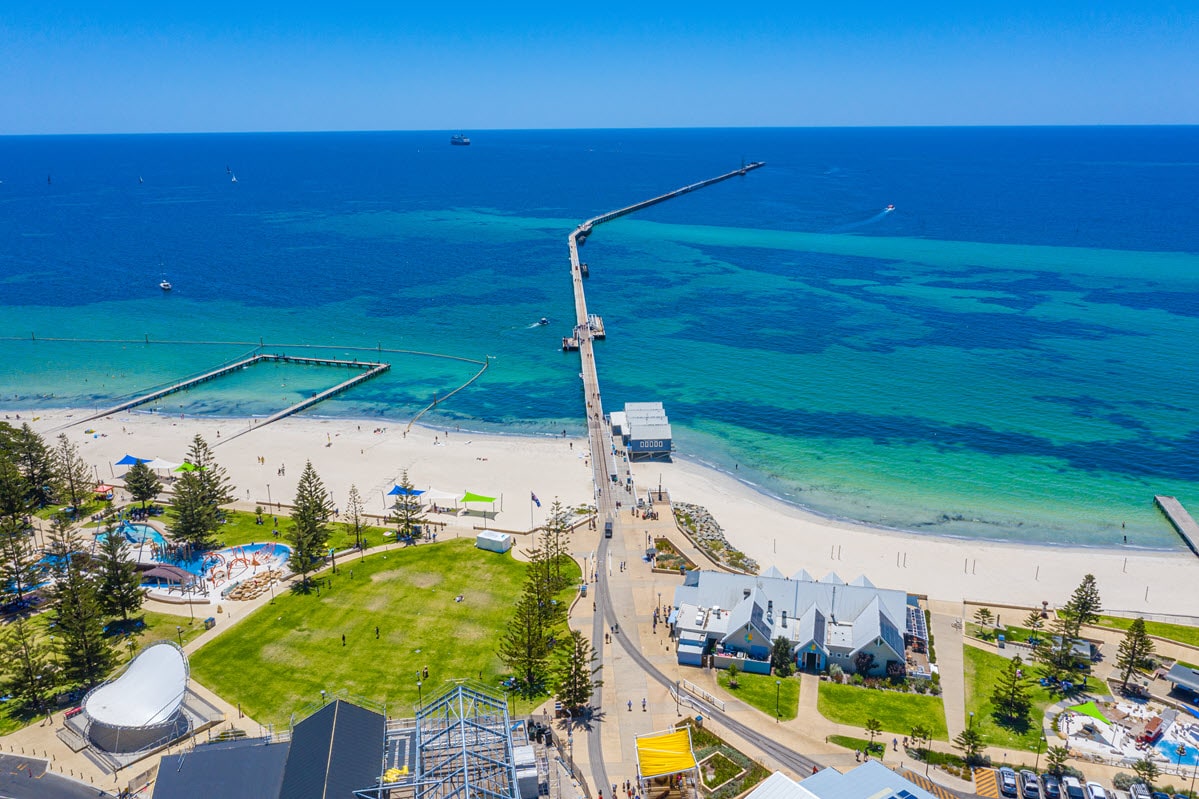 Enjoy a delicious Busselton lunch overlooking the iconic jetty.