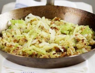 easy camping recipes - bubble and squeak in a camp frypan