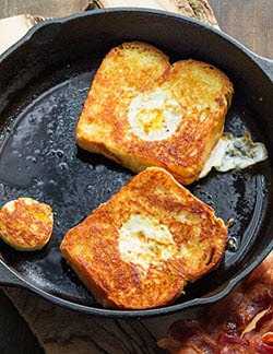 easy camping recipes - jailed eggs, eggs in a frypan