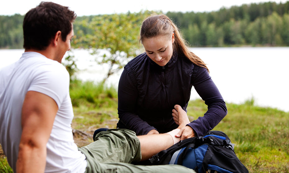 Lady applying first aid kit while travelling.